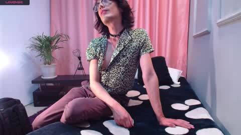 Snapshot of monsterhole91 chatting on December 14, 2025, 8:02 pm Linda Darling online show from December 14, 2025, 8:02 pm