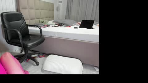 Snapshot of montanairen chatting on October 24, 2025, 6:37 pm montanairen online show from October 24, 2025, 6:37 pm