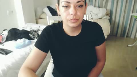 Snapshot of montserrat123 chatting on April 30, 2026, 7:20 pm Monse online show from April 30, 2026, 7:20 pm