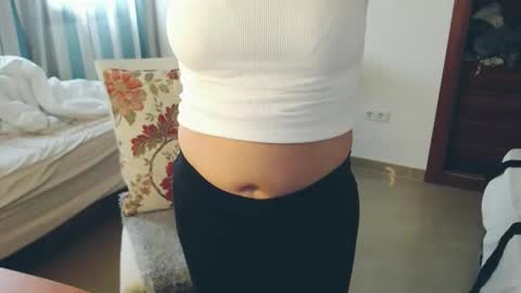 Snapshot of montserrat123 chatting on May 8, 2026, 8:08 am Monse online show from May 8, 2026, 8:08 am