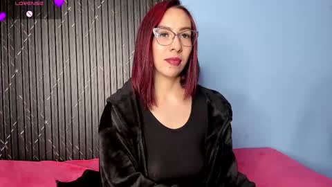 moolly_evanz online show from April 15, 2026, 3:30 pm