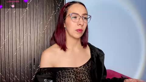 Snapshot of moolly_evanz chatting on April 20, 2026, 2:53 pm moolly_evanz online show from April 20, 2026, 2:53 pm