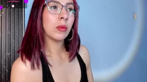 Snapshot of moolly_evanz chatting on April 25, 2026, 2:58 pm moolly_evanz online show from April 25, 2026, 2:58 pm