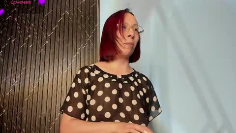 moolly_evanz online show from July 3, 2026, 8:26 pm