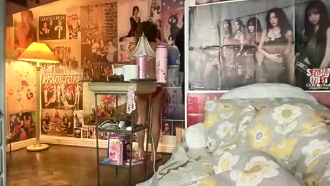 Snapshot of moon189049 chatting on March 2, 2026, 3:30 pm moon online show from March 2, 2026, 3:30 pm