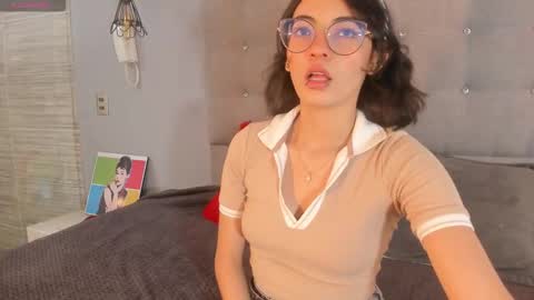 Snapshot of moon__april chatting on September 24, 2025, 5:16 pm Elizabeth online show from September 24, 2025, 5:16 pm