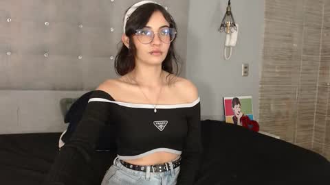 Snapshot of moon__april chatting on October 9, 2025, 8:18 pm Elizabeth online show from October 9, 2025, 8:18 pm