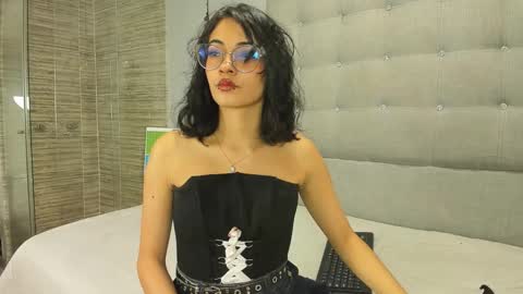 Snapshot of moon__april chatting on October 24, 2025, 10:28 pm Elizabeth online show from October 24, 2025, 10:28 pm