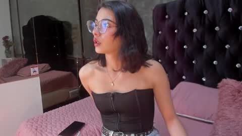 Snapshot of moon__april chatting on October 28, 2025, 7:38 pm Elizabeth online show from October 28, 2025, 7:38 pm