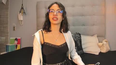 Snapshot of moon__april chatting on November 18, 2025, 8:46 pm Elizabeth online show from November 18, 2025, 8:46 pm