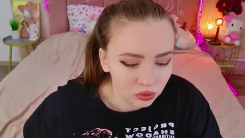 Moon  Bunny online show from February 12, 2026, 12:22 pm