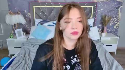 Moon  Bunny online show from March 15, 2026, 12:11 pm