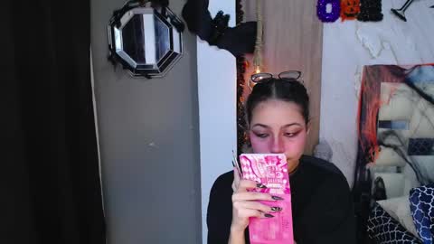 moon_and_fire_ online show from October 25, 2025, 5:26 am