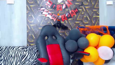 moon_and_fire_ online show from October 26, 2025, 4:29 am