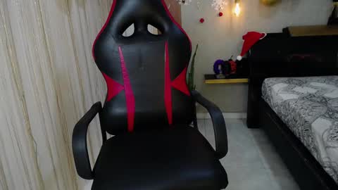 moon_and_fire_ online show from November 10, 2025, 3:22 pm