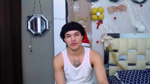 Snapshot of moon_and_fire_ chatting on December 21, 2025, 3:35 am moon_and_fire_ online show from December 21, 2025, 3:35 am