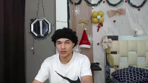 Snapshot of moon_and_fire_ chatting on December 22, 2025, 2:30 am moon_and_fire_ online show from December 22, 2025, 2:30 am