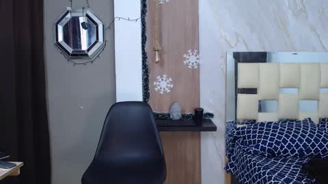 Snapshot of moon_and_fire_ chatting on January 14, 2026, 5:13 am moon_and_fire_ online show from January 14, 2026, 5:13 am