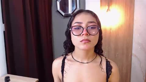 Snapshot of moon_and_fire_ chatting on February 5, 2026, 5:01 am moon_and_fire_ online show from February 5, 2026, 5:01 am