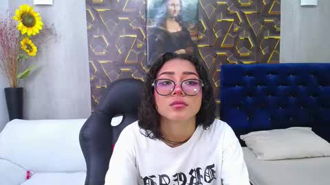 Snapshot of moon_and_fire_ chatting on February 6, 2026, 5:01 am moon_and_fire_ online show from February 6, 2026, 5:01 am