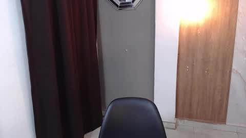 Snapshot of moon_and_fire_ chatting on February 26, 2026, 6:01 am moon_and_fire_ online show from February 26, 2026, 6:01 am