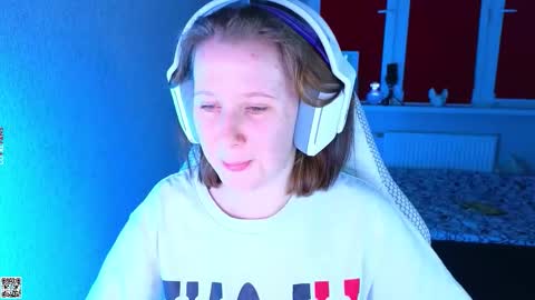 Lola online show from October 29, 2025, 4:42 pm