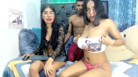 moon_cutex18 online show from October 13, 2025, 2:28 pm