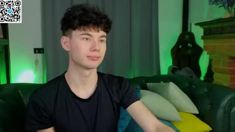 Snapshot of moon_gloww chatting on March 1, 2026, 8:00 pm moon_gloww online show from March 1, 2026, 8:00 pm