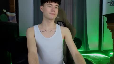 moon_gloww online show from March 4, 2026, 4:51 am