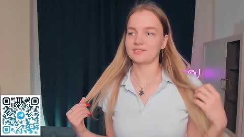 Snapshot of moon_puzzles chatting on January 18, 2026, 7:39 pm moon_puzzles online show from January 18, 2026, 7:39 pm