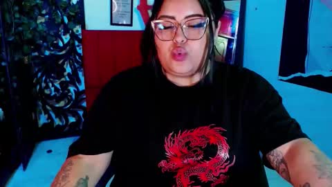 moon_sunflowers online show from November 19, 2025, 12:21 am