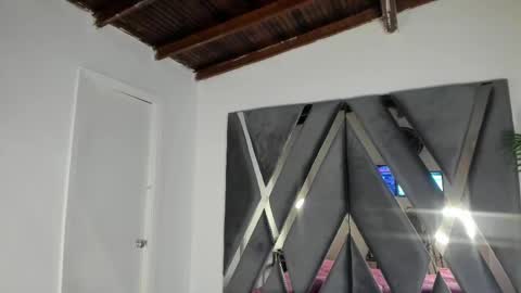 Luna  online show from November 30, 2025, 10:52 am