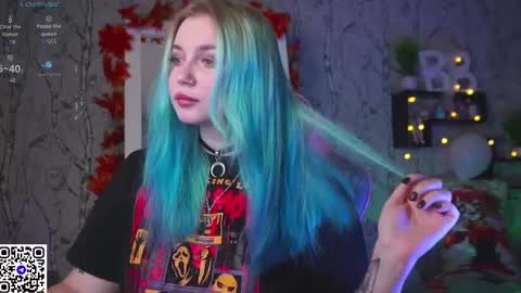 Emilia online show from September 12, 2025, 9:09 am