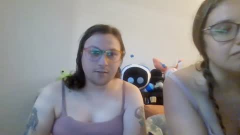 Snapshot of moonbeamsmischief chatting on August 4, 2026, 12:36 am moonbeamsmischief online show from August 4, 2026, 12:36 am