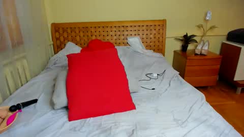 Lena online show from November 9, 2025, 7:39 am