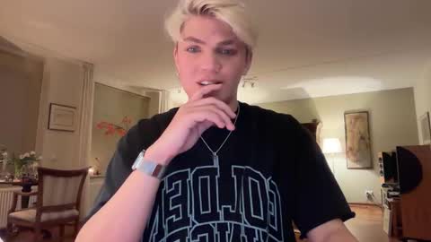 moonflamek online show from March 15, 2026, 9:54 pm