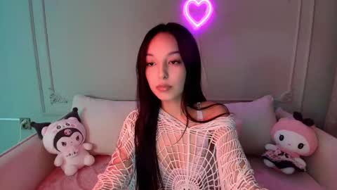 Mia online show from December 1, 2025, 12:54 pm