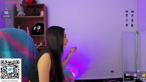 MOON  online show from December 7, 2024, 9:11 pm