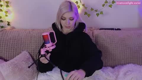 Mia   online show from February 16, 2025, 7:49 pm