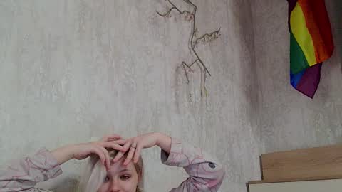 Mia   online show from February 28, 2025, 6:52 pm