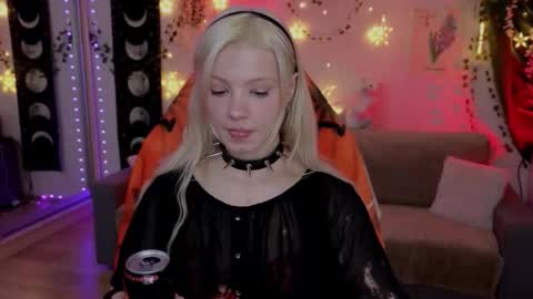 Mia   online show from October 25, 2025, 8:58 pm