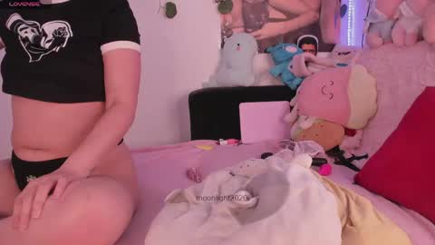 Snapshot of moonliight__ chatting on May 2, 2026, 4:45 pm moonliight__ online show from May 2, 2026, 4:45 pm