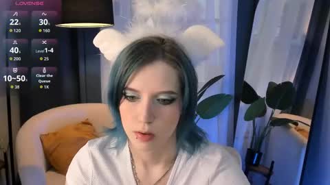 Asuna online show from September 18, 2025, 1:35 pm