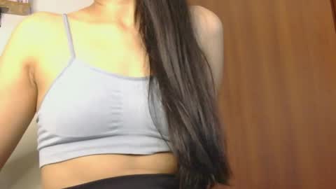Snapshot of moonlunita_ chatting on April 13, 2026, 11:21 pm Luna online show from April 13, 2026, 11:21 pm