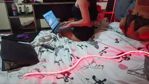 moonvelvetduo online show from July 28, 2026, 8:52 pm