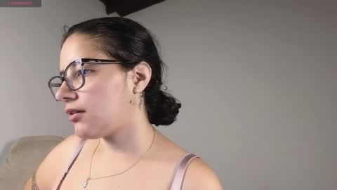 Moon Woman online show from October 26, 2025, 3:23 am