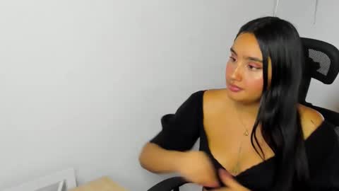 morena_rodriguez_9 online show from December 18, 2025, 7:20 pm