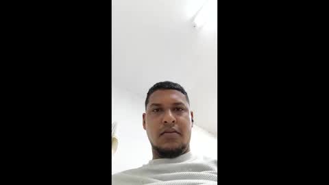 Snapshot of morenoman25 chatting on April 14, 2026, 10:21 am Carlos online show from April 14, 2026, 10:21 am