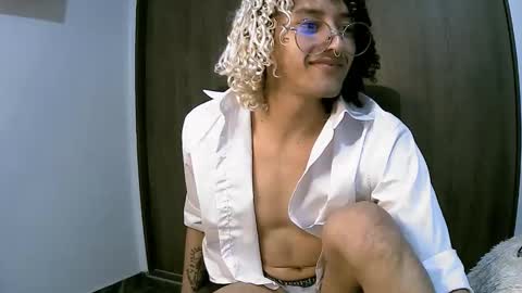 Snapshot of morenox_luxe chatting on December 16, 2025, 5:51 pm Danny online show from December 16, 2025, 5:51 pm