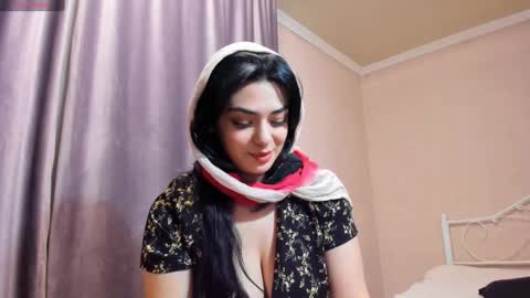 Snapshot of moroccan_diamond_ chatting on December 29, 2024, 6:38 pm Medina online show from December 29, 2024, 6:38 pm
